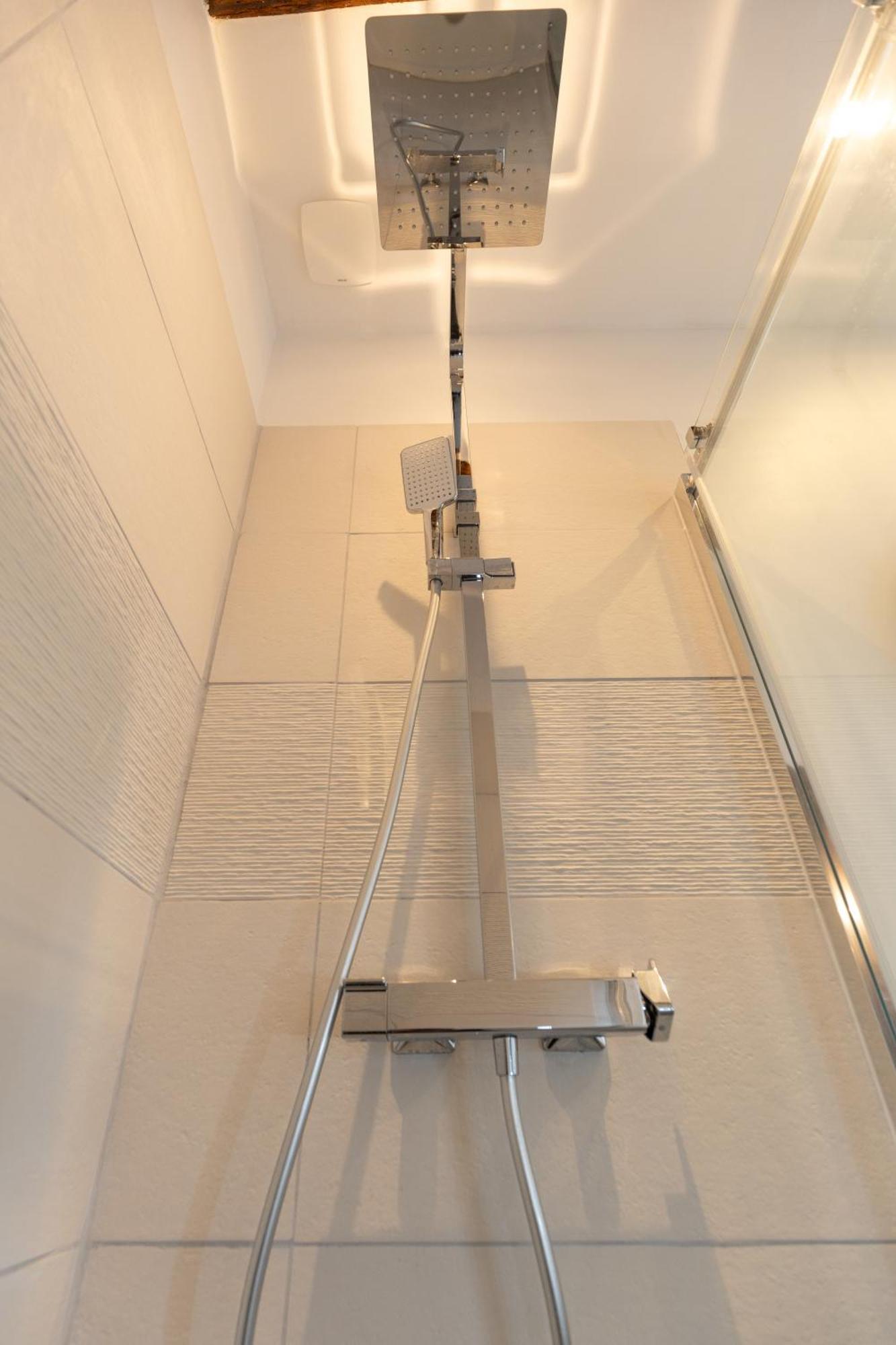 Le Nostradamus - Hypercentre - Clim - Wifi Apartment *